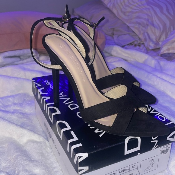 Black pointy heel 🖤 - Picture 1 of 4